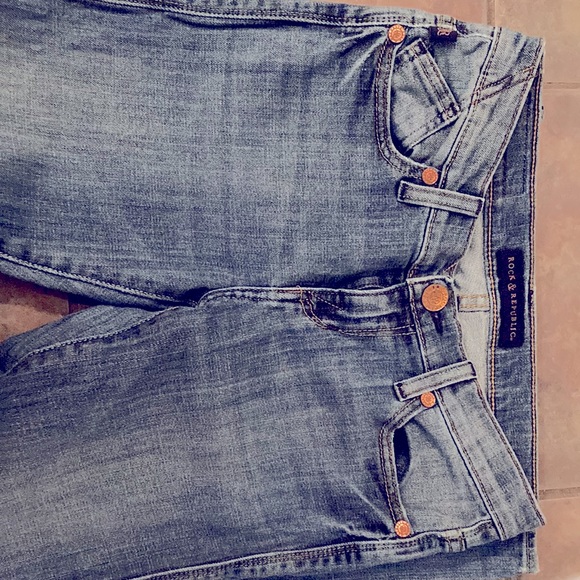 ROCK & REPUBLIC JEANS.           Size 2 - Picture 2 of 6